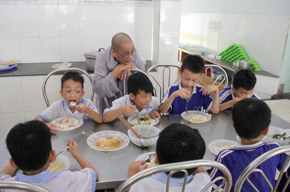 CHÙA NUÔI TRẺ MỒ CÔI Ở HUẾ NƠI YÊU THƯƠNG VUN ĐẦY